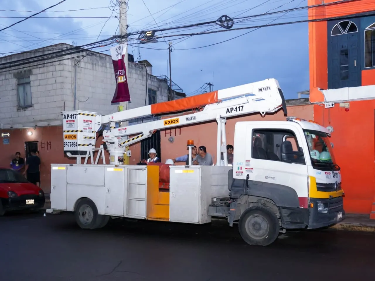 Modernizan alumbrado público en colonia poblana