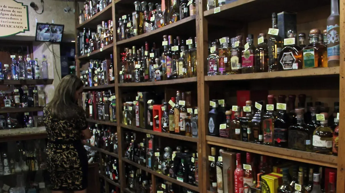 Cofepris alerta falsificación de Don Julio y Buchanan’s