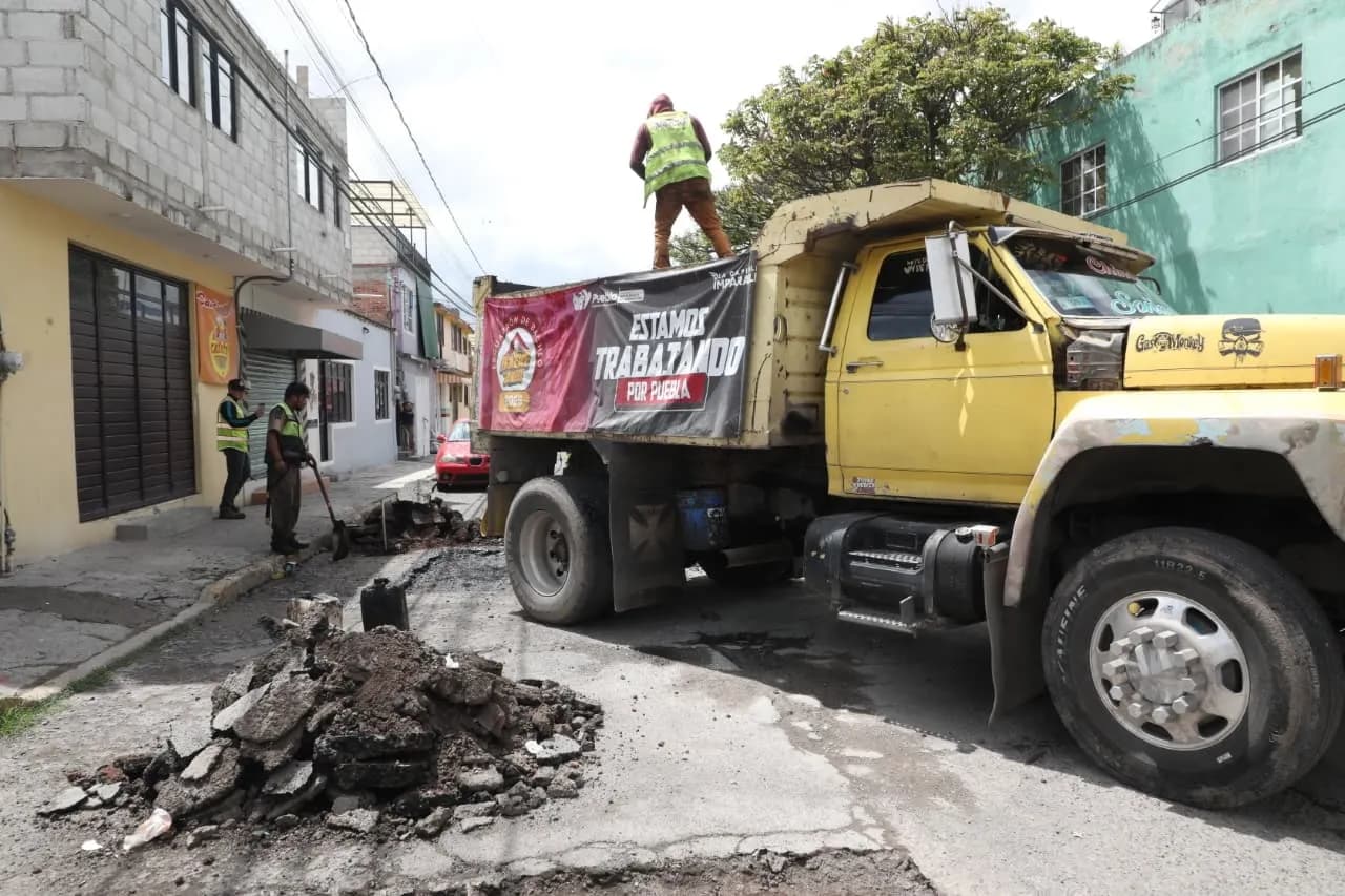 Refuerzan bacheo en zonas estratégicas