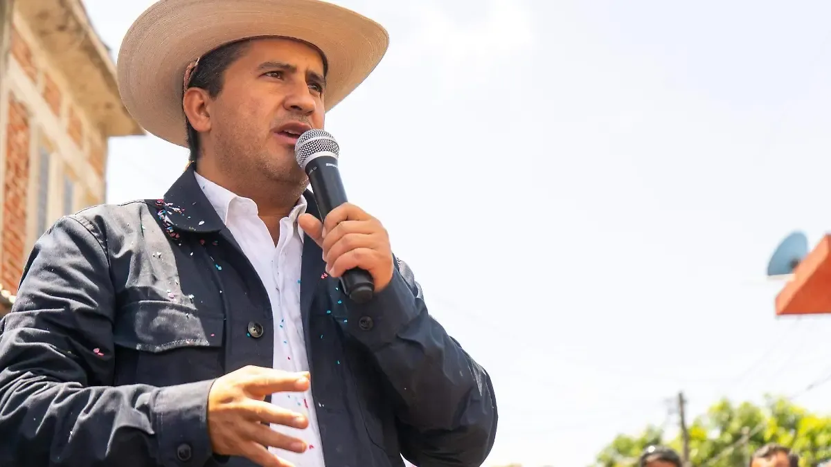 Fiscalía de Michoacán ofrece 100 mil pesos por exjefe de escoltas de Carlos Manzo