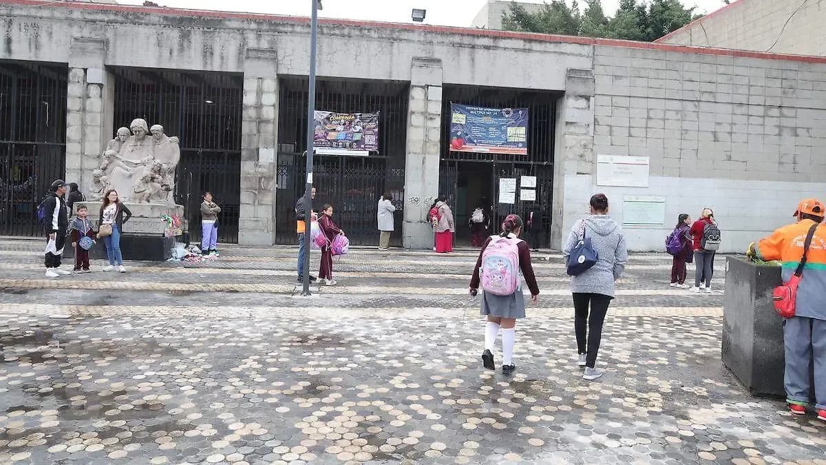 Reportan baja asistencia en algunas escuelas de CDMX, Toluca y Pachuca tras inauguración del Mundial