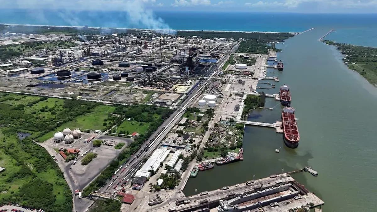 Pemex descarta hidrocarburos en el río Pánuco, pero no sabe qué provocó la mancha