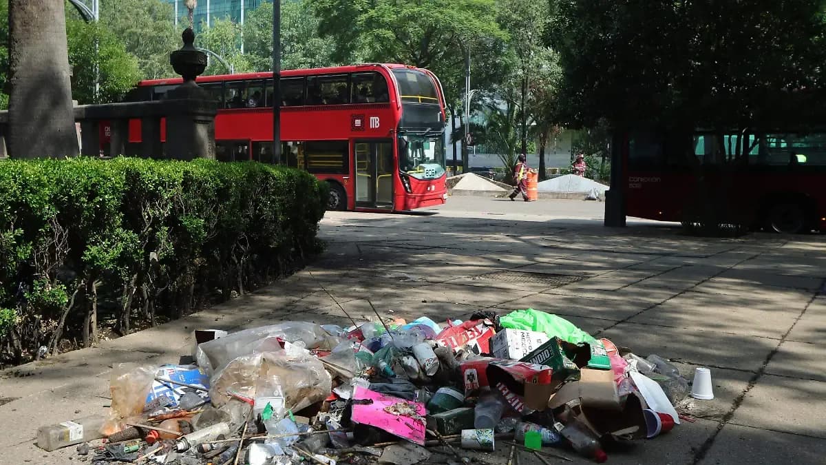 ¡Resaca Mundialista! Festejos dejan 40 toneladas de basura en Paseo de la Reforma