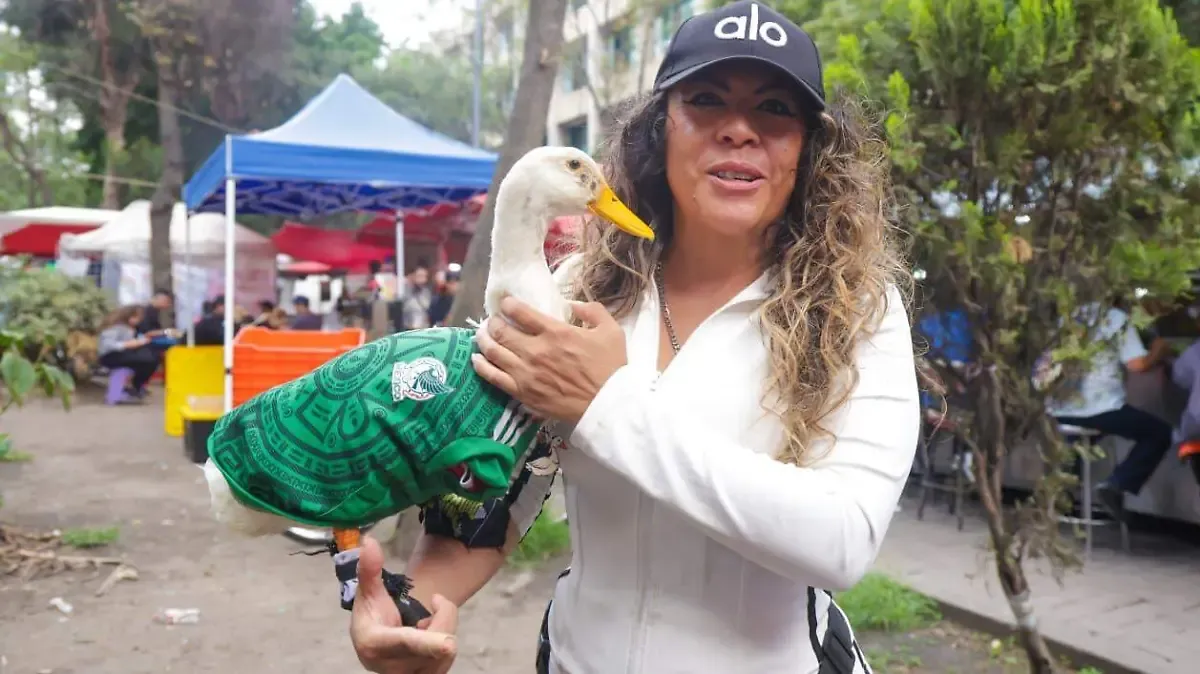 México reconoce a la familia Gómez la marca del viral “pato mundialista”