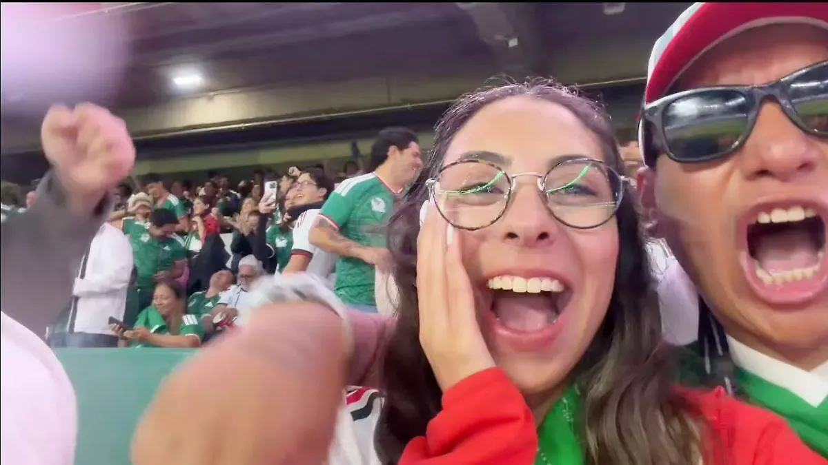 Hombre que lanzó cerveza a una creadora de contenido en el partido de México ofrece disculpa