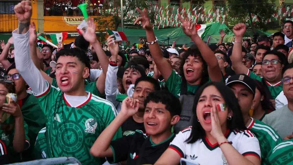 Restaurantes, mariachis y meseros de Garibaldi piden reinstalación de la megapantalla del Festival Futbolero