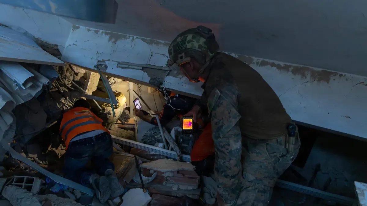 Brigada mexicana recupera 40 cuerpos y rescata a dos personas con vida en Venezuela: Sheinbaum