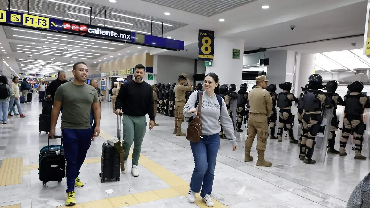 Cae 6% sector aeroportuario nacional: BMV; desacelera turismo en junio