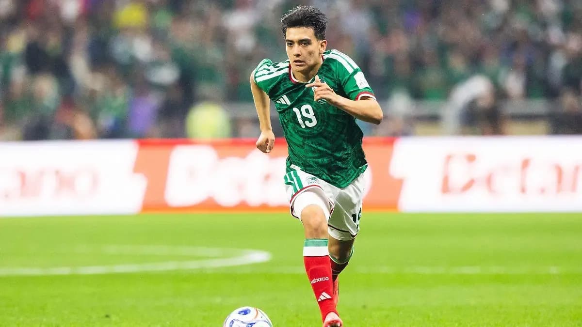 Nuevo logro de Gilberto Mora: se gradúa de la preparatoria tras el Mundial 2026