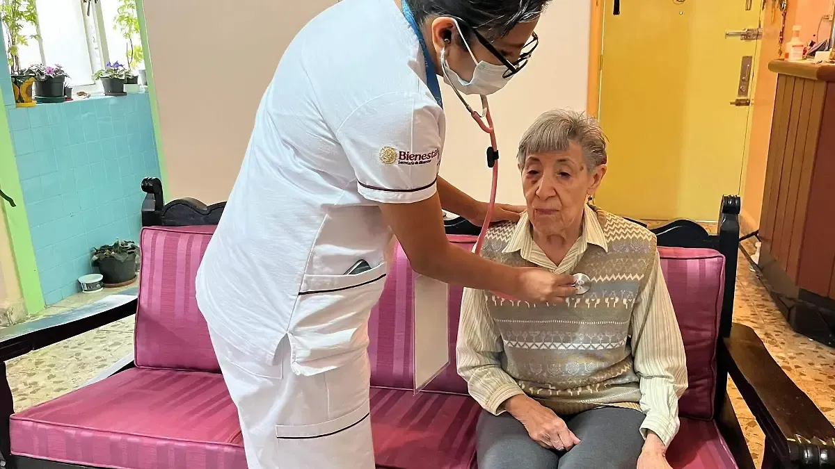 Especialistas llaman a avanzar hacia un sistema universal de salud en México