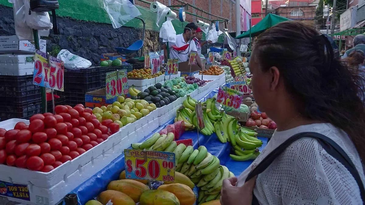 Aumenta costo de la canasta y presiona líneas de pobreza