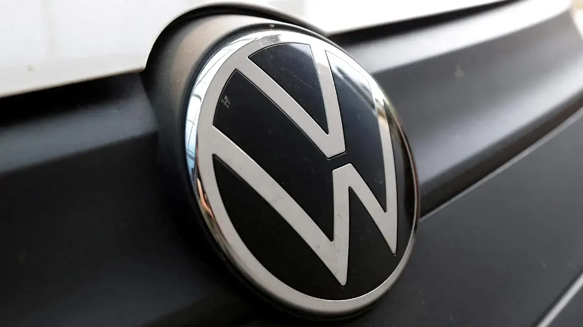 CEO de Volkswagen anuncia 50 mil despidos adicionales por costos
