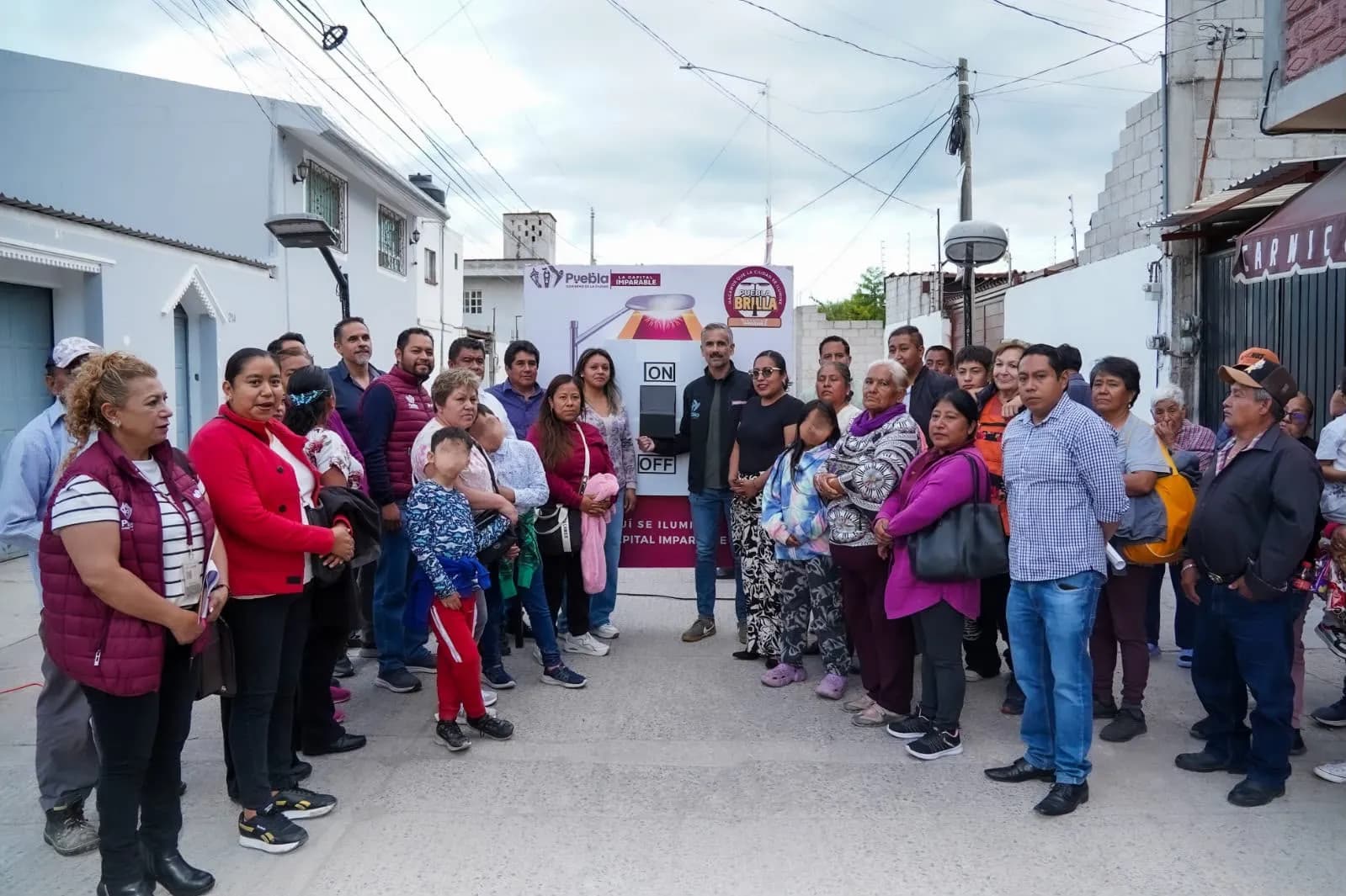 Ayuntamiento de Puebla moderniza 540 luminarias LED en Totimehuacán y Barrio San Juan
