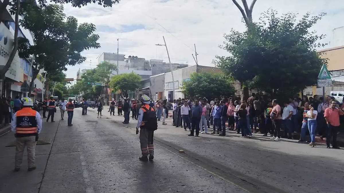 Terremoto en Cd Hidalgo provoca evacuación en Tuxtla Gutiérrez Chiapas; registran crisis nerviosa