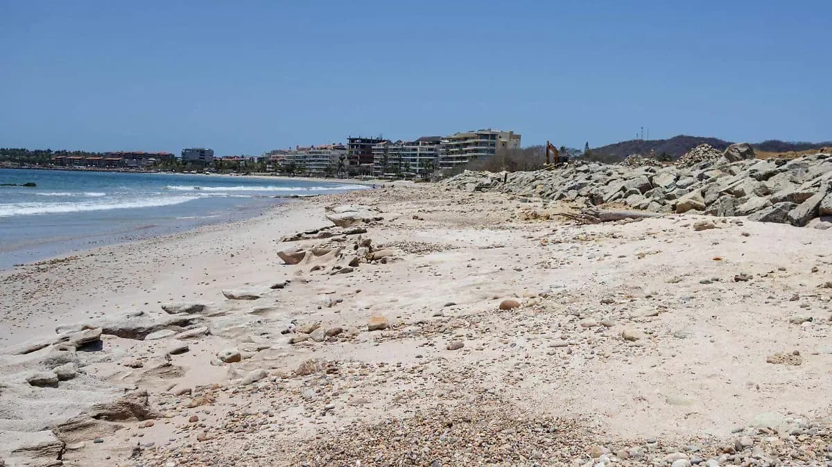 Semarnat cancela permiso a empresa para ocupar una parte de Playa Las Cocinas, tras detectar obras no autorizadas