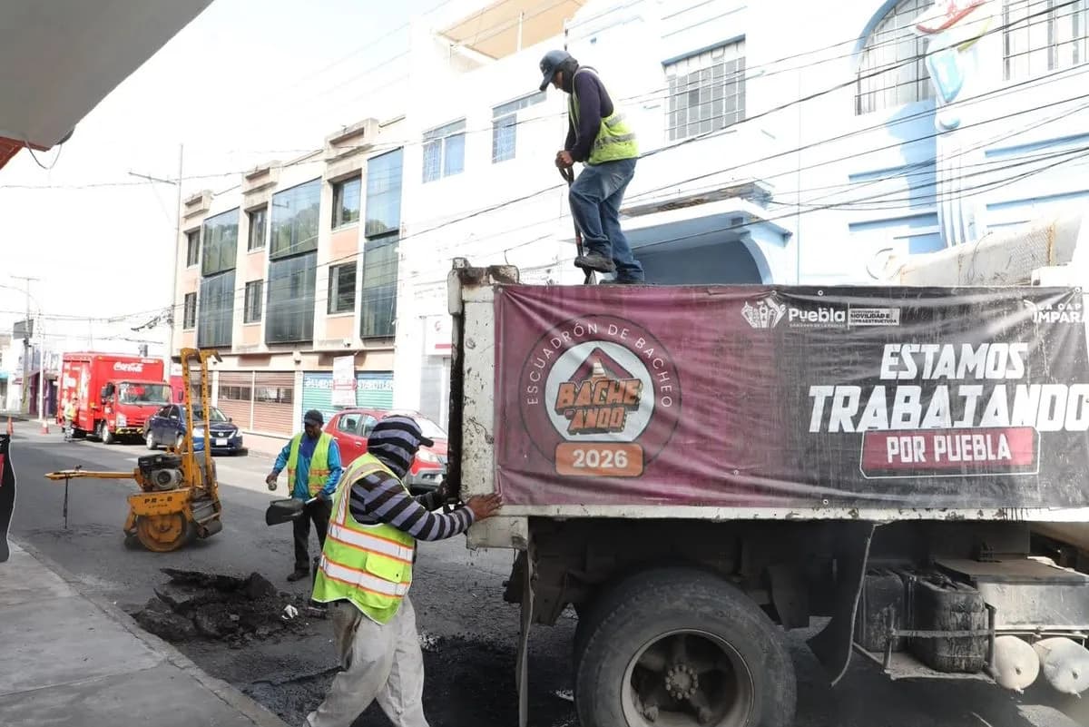 Ayuntamiento de Puebla realiza trabajos de bacheo en San Pedro y El Carmen
