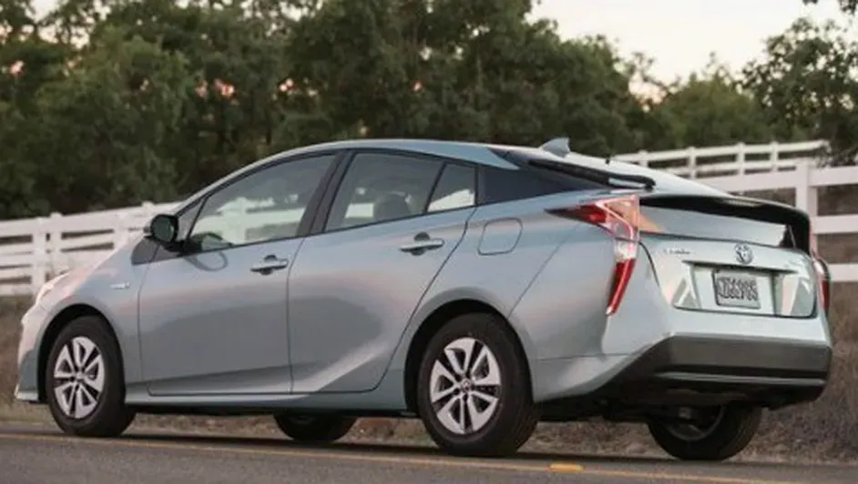 Toyota casi duplica sus ganancias gracias a la venta de automóviles híbridos