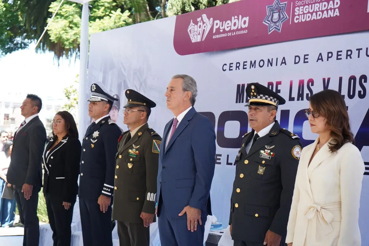 Exposición en el Zócalo de Puebla recorre la evolución de la Policía Municipal