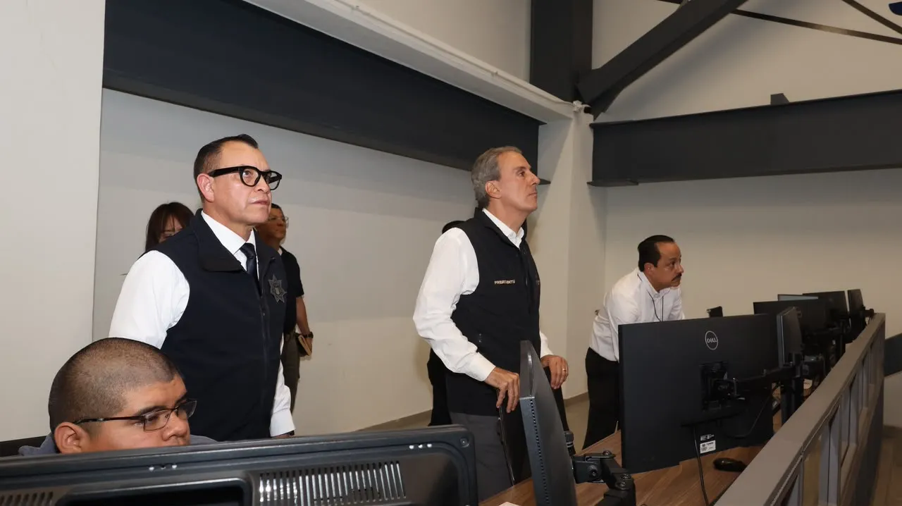 Alcalde de Puebla verifica la operación del sistema de videovigilancia Puebla 360