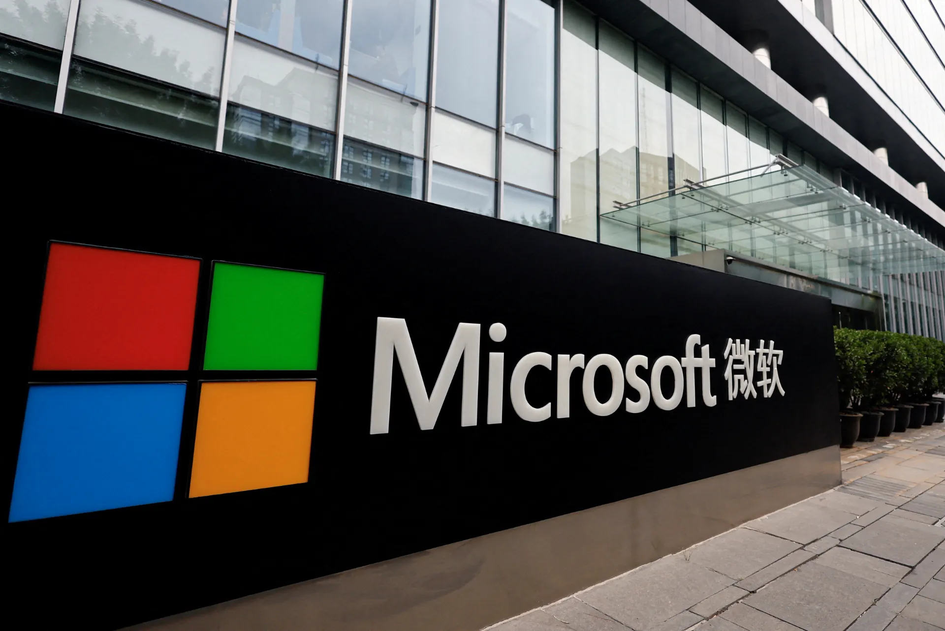 Microsoft reduce su presencia en China, pero la inteligencia artificial mantiene abierta una oportunidad