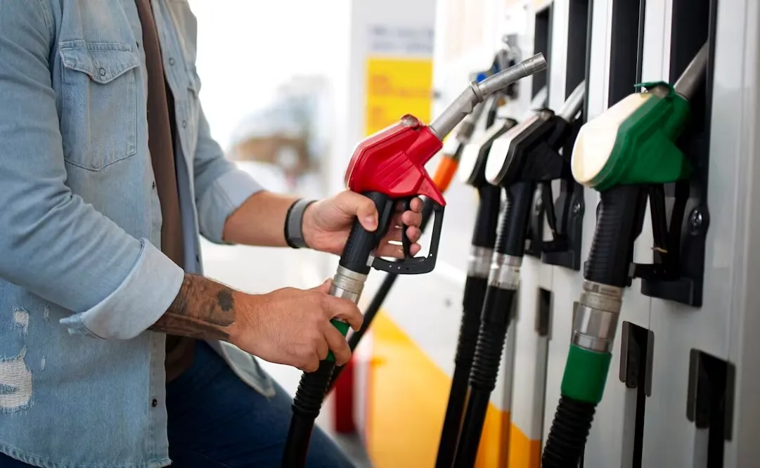 Gasolina y diésel mantendrán precio tope; pequeños gasolineros advierten nuevas presiones