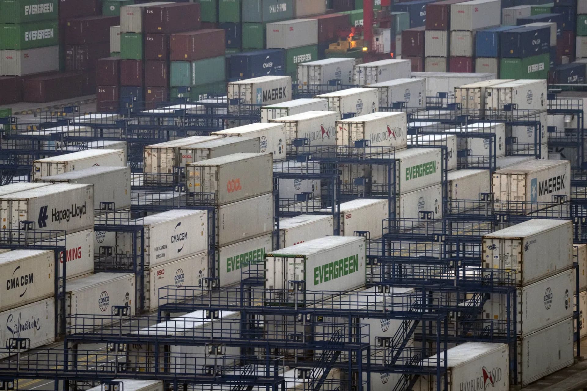 México estudia aplicar más aranceles a productos de China y otros países sin tratado comercial