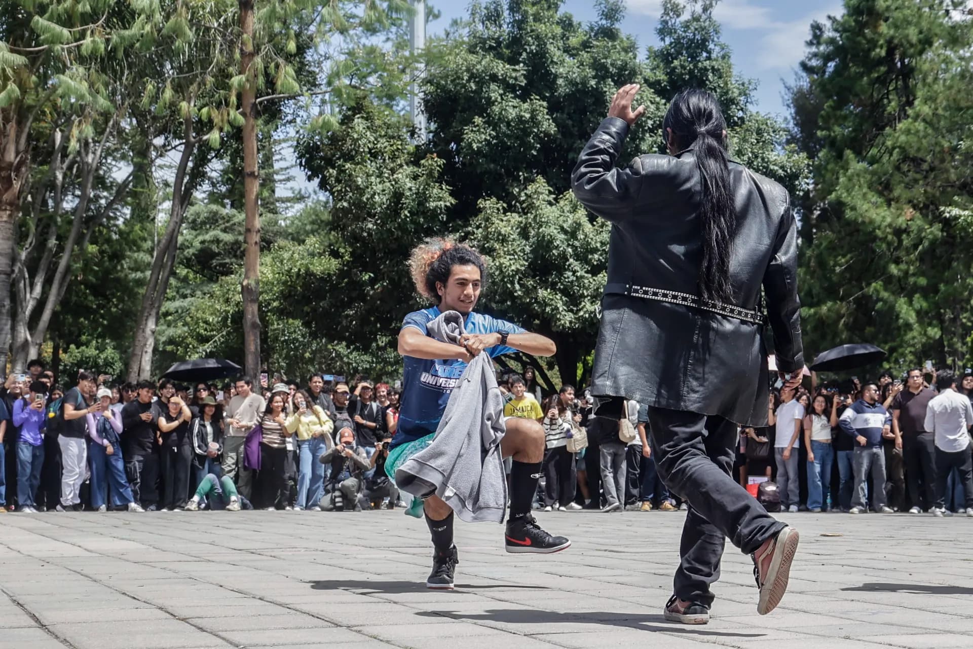 ¿Qué es “farmear aura”? La tendencia de internet ya provoca batallas presenciales entre jóvenes en México