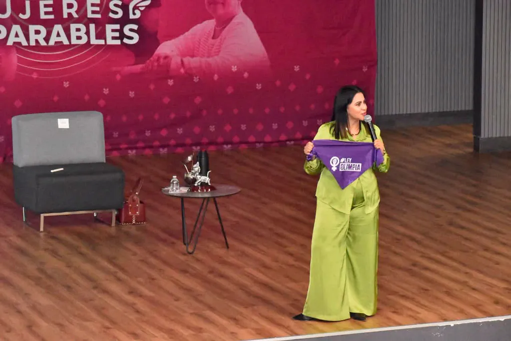 Ayuntamiento de Puebla lleva estrategia contra la violencia digital al IPN con Olimpia Coral Melo