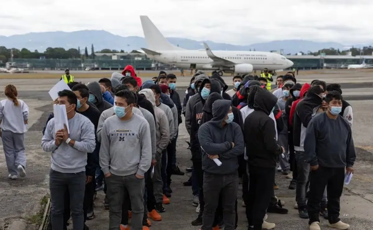 Más de 2 mil 300 mexicanos han sido deportados por Estados Unidos a través de Guatemala
