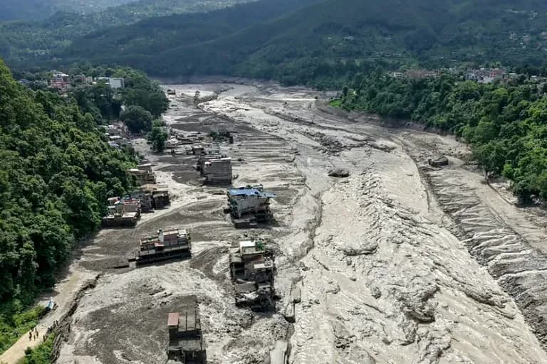Colapso glaciar provoca una riada devastadora entre Nepal y el Tíbet