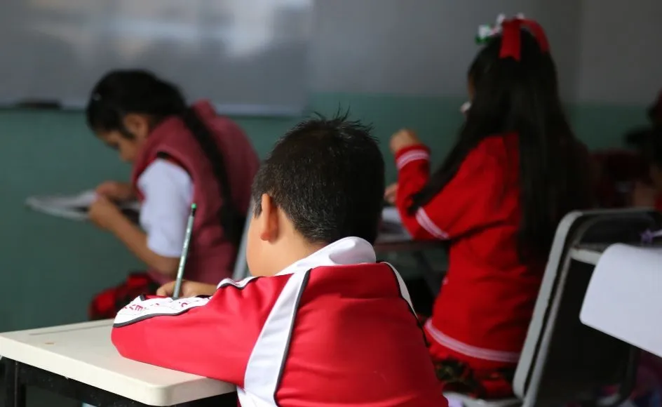 Más de 23 millones de estudiantes regresan a clases este lunes
