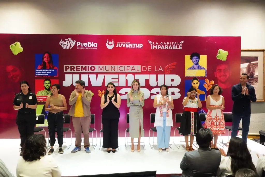 Ayuntamiento de Puebla reconoce a cinco jóvenes con premio de 20 mil pesos por su trayectoria