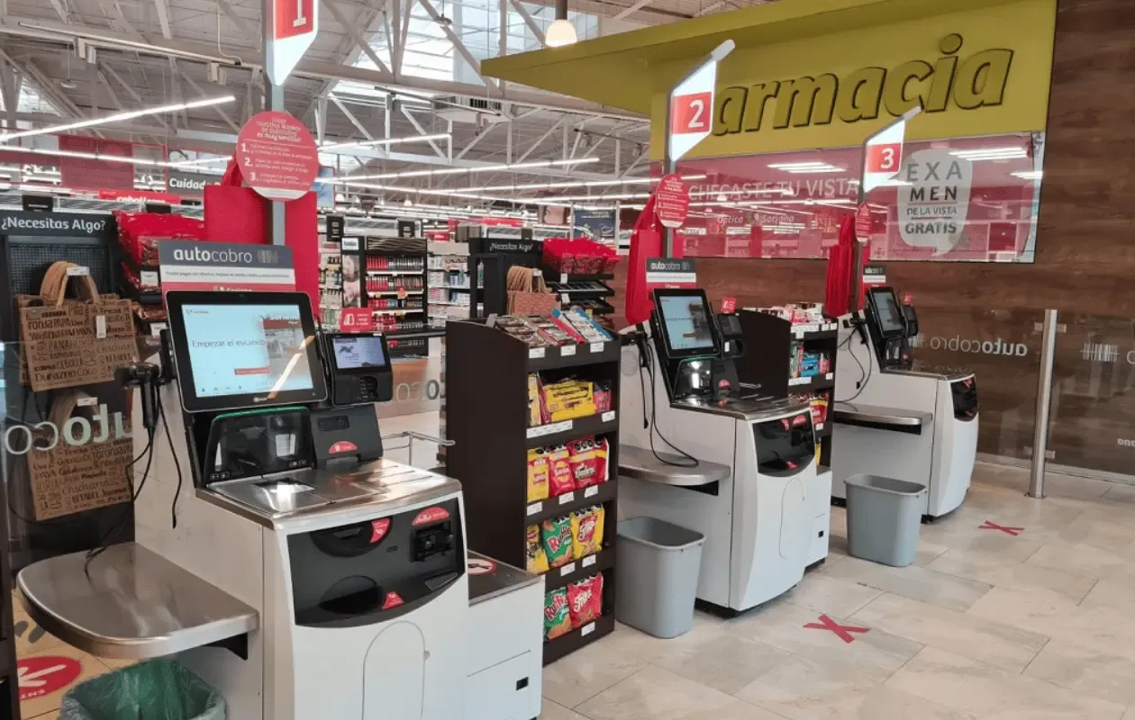 Soriana reduce su plantilla en más de 4 mil puestos mientras acelera el uso de autopago y automatización