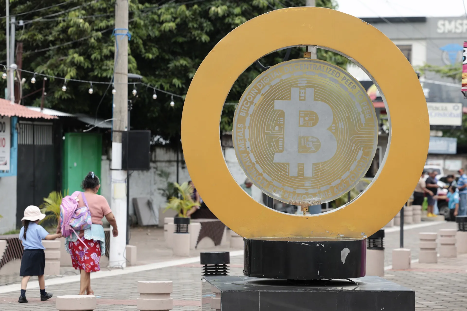 El Salvador cumple cinco años de su apuesta por Bitcoin, pero su uso cotidiano sigue siendo limitado
