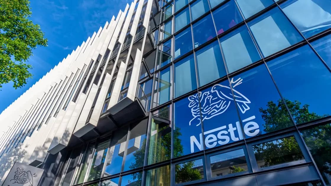 Nestlé prepara aumentos de precios y ajustes a productos ante mayores costos de energía y transporte