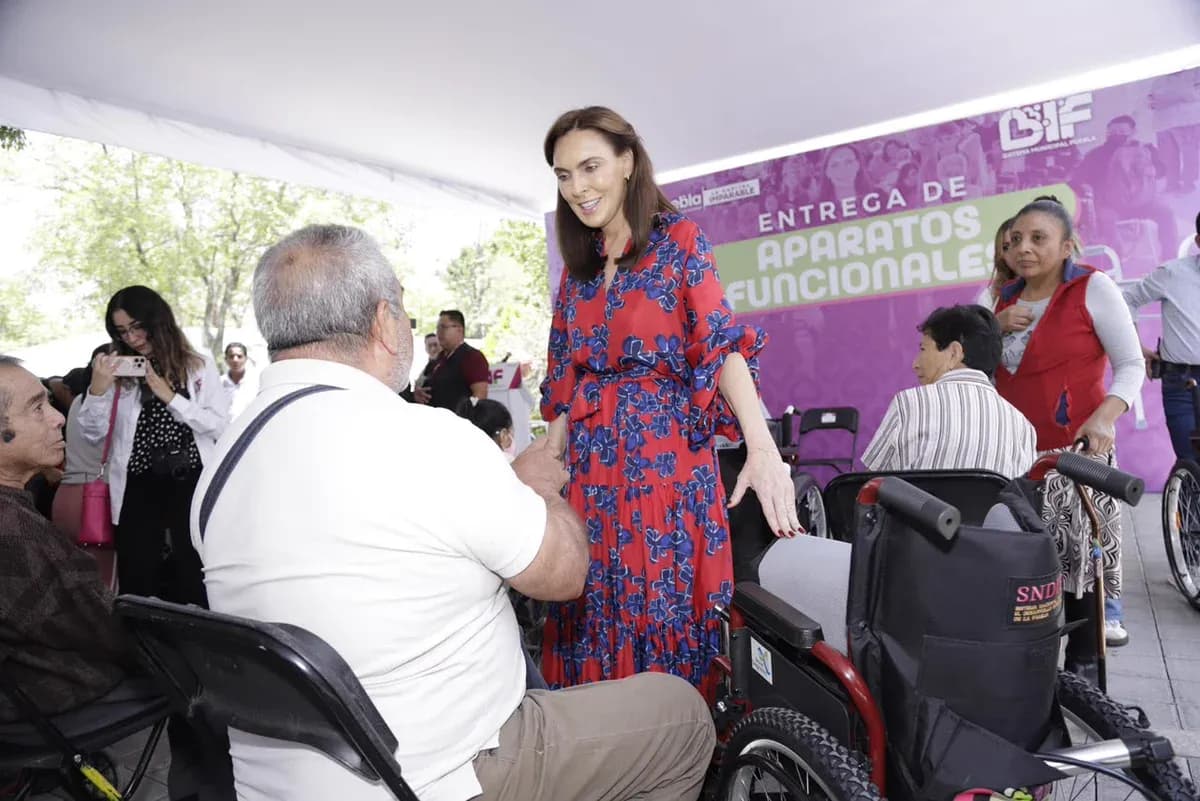 Gobierno de la Ciudad de Puebla entrega 55 sillas de ruedas y otros apoyos de movilidad