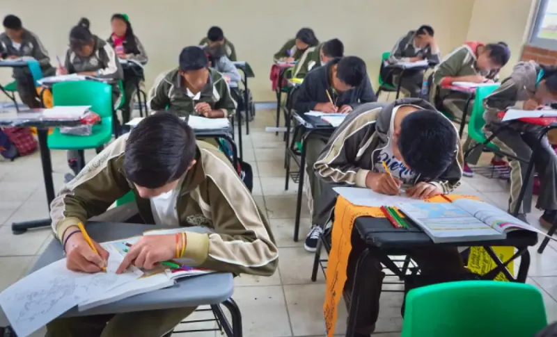 México prepara libros especiales de matemáticas y lectura tras resultados educativos
