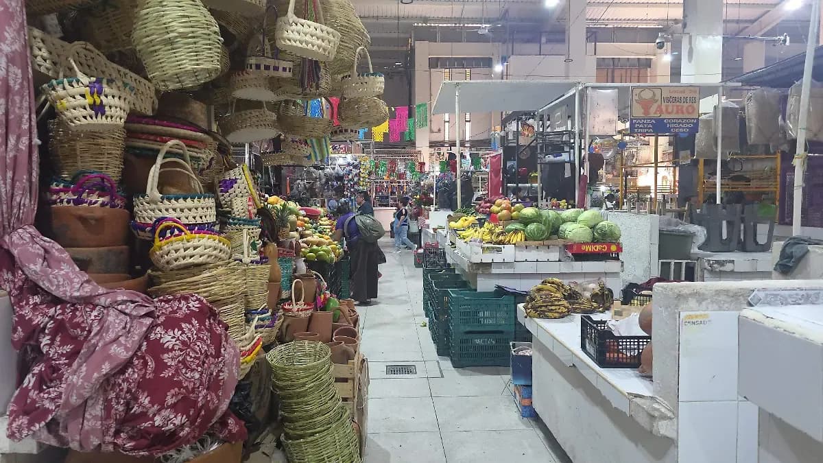 Mercados de Tuxtla enfrentan menos compradores y locales vacíos