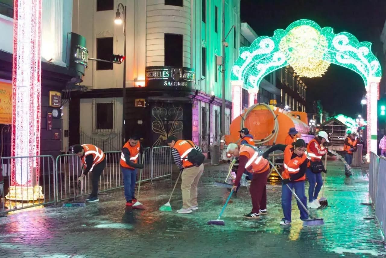 Ayuntamiento de Puebla despliega operativo de limpia desde la madrugada tras festejos patrios