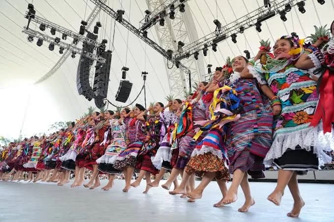 Michoacán lleva mariposas, cocina tradicional y Noche de Muertos hasta París