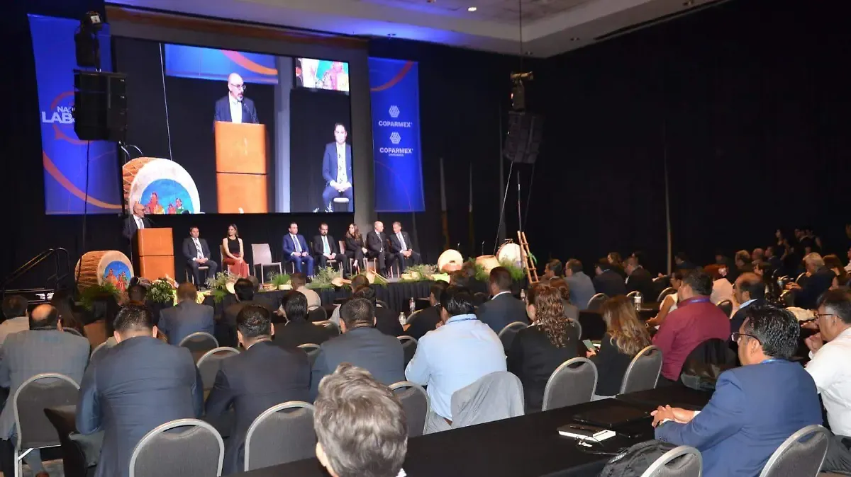 Chihuahua analiza cómo cambiará el empleo con la llegada de la inteligencia artificial