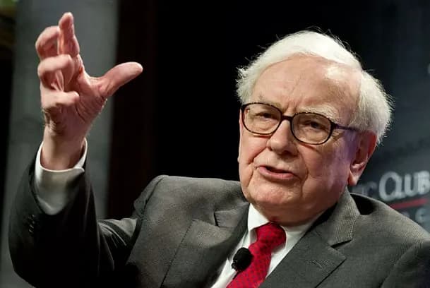 Warren Buffett deja la presidencia de Berkshire Hathaway después de más de 50 años