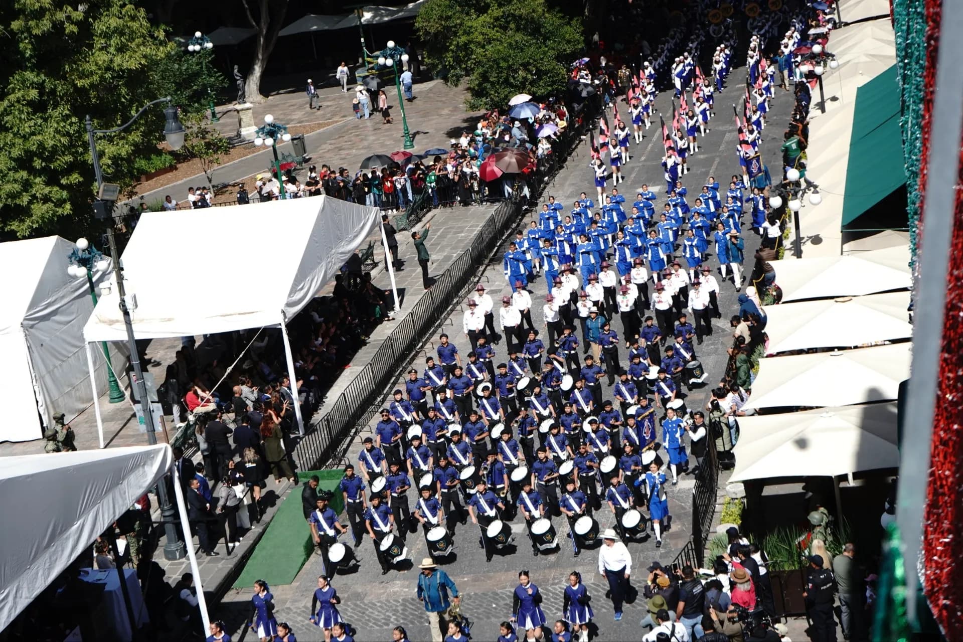 Gobierno de la Ciudad participa en desfile que reunió a más de 5 mil elementos y estudiantes en Puebla