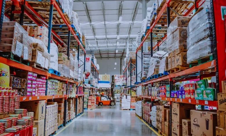 Comercio mayorista retrocede 2.1 % en julio; ventas al público también bajan