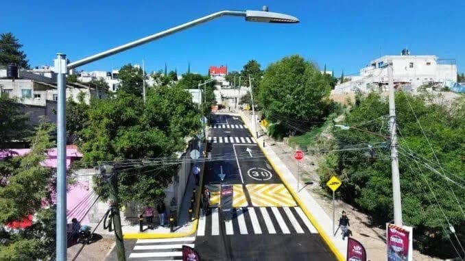 Ayuntamiento de Puebla entrega rehabilitación vial en Fraternidad Antorchista