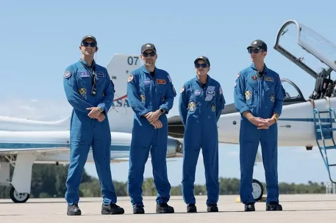 SpaceX lanza cuatro astronautas en el viaje más rápido de la compañía hacia la Estación Espacial