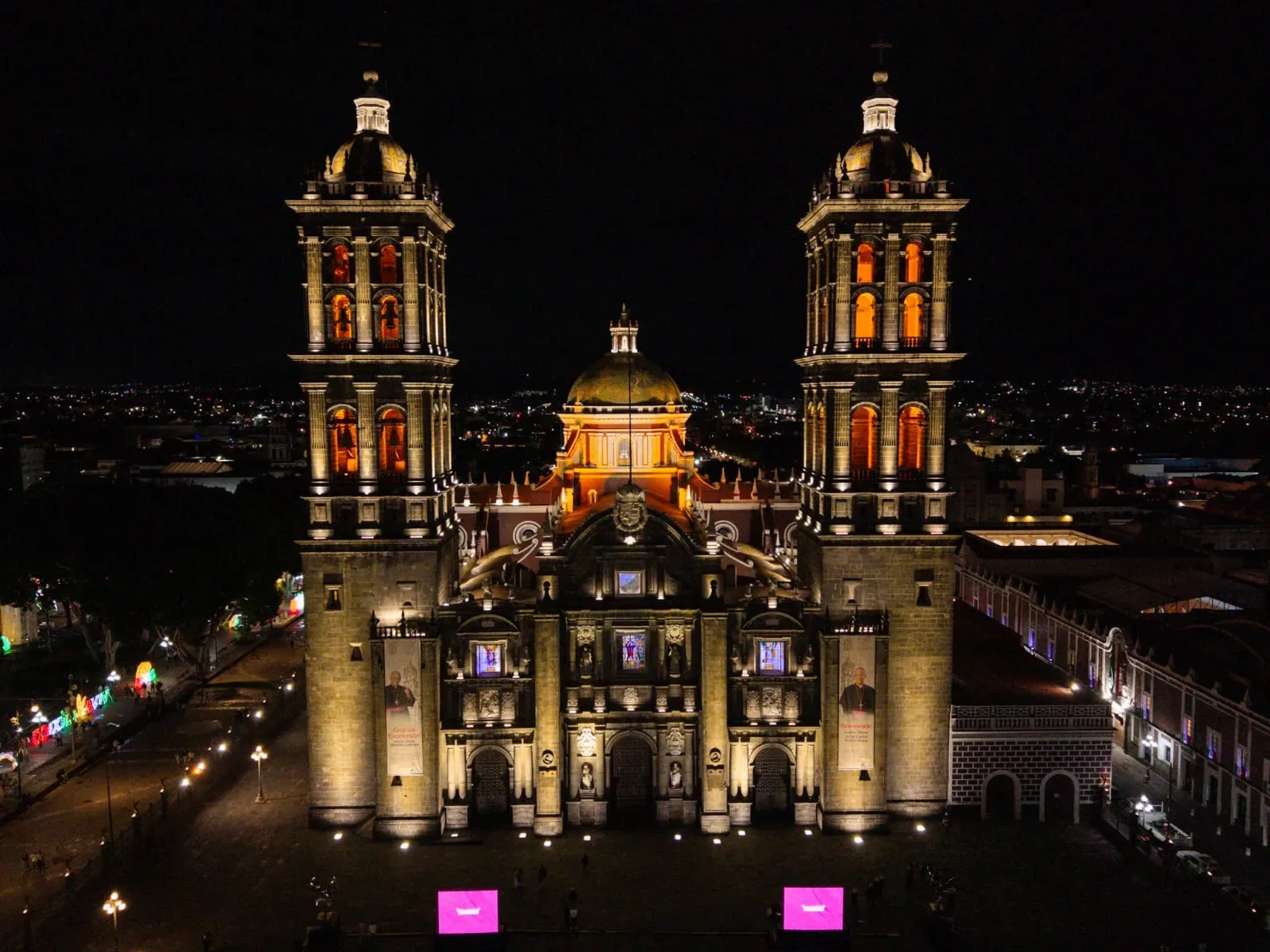 Catedral de Puebla luce nueva iluminación instalada por el Ayuntamiento de Puebla