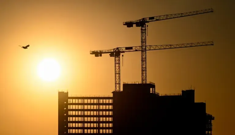 Inversión fija en México avanza 1.4% mensual impulsada por maquinaria y equipo