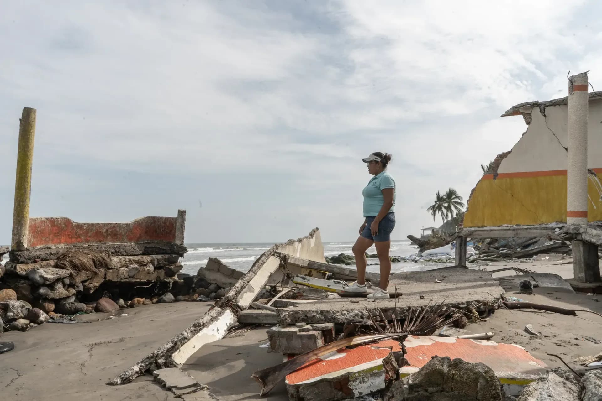 Tabasco y Veracruz enfrentan pérdida de playas por erosión costera