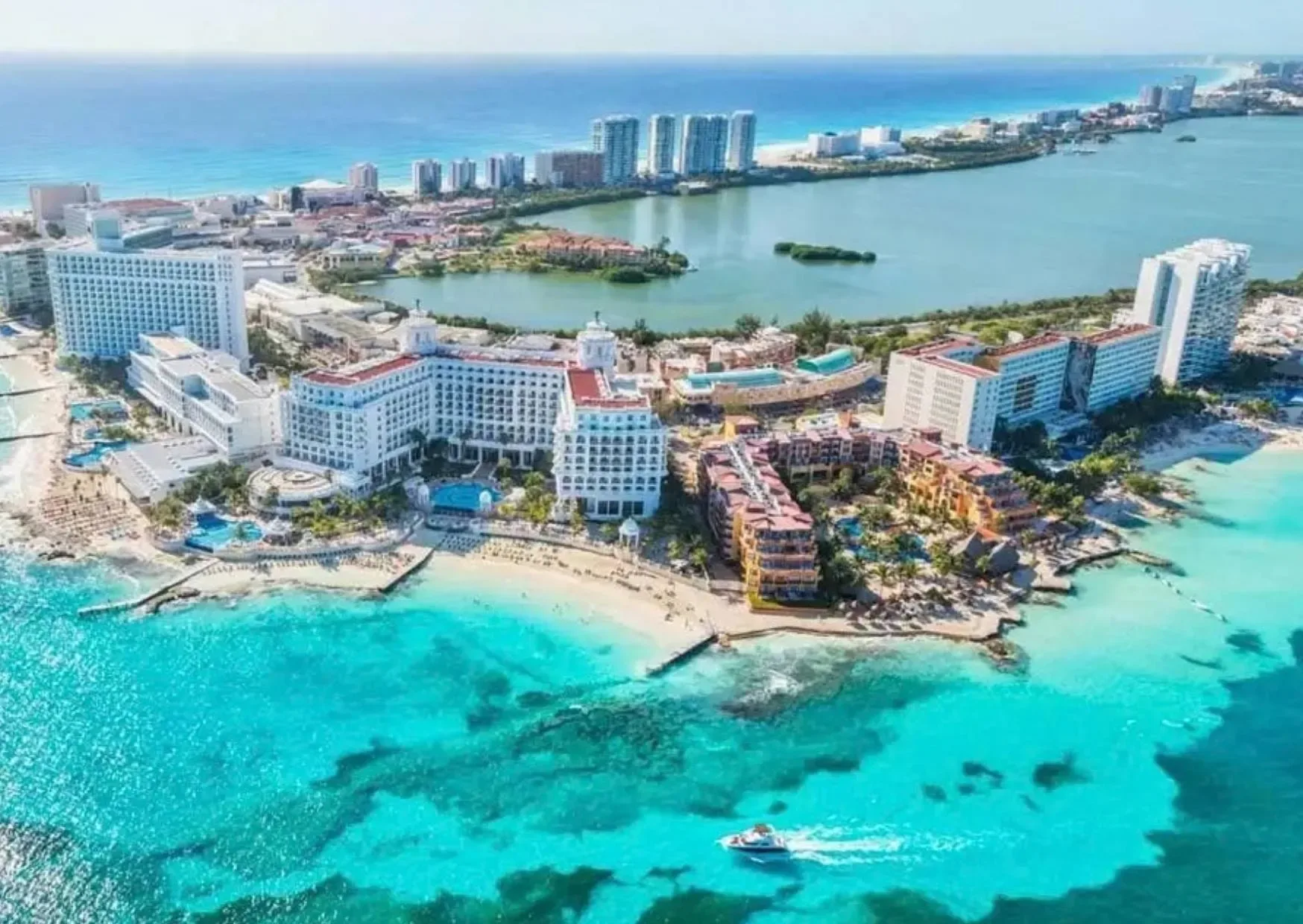 Quintana Roo y Baja California Sur cumplen 52 años como estados